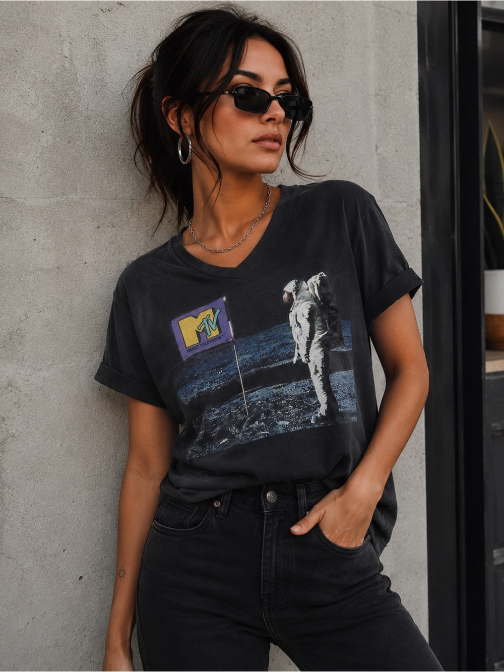MTV Moon Landing Graphic T-Shirt Black Rock Band Music Television Retro Vintage